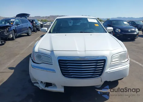 2013 Chrysler 300 Motown z USA, uszkodzony, nr VIN 2C3CCAAG2DH528909